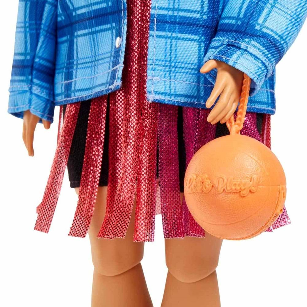 Barbie Extra - Ekose Ceketli Bebek HDJ46