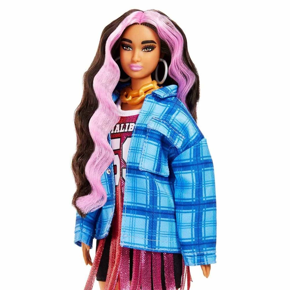 Barbie Extra - Ekose Ceketli Bebek HDJ46