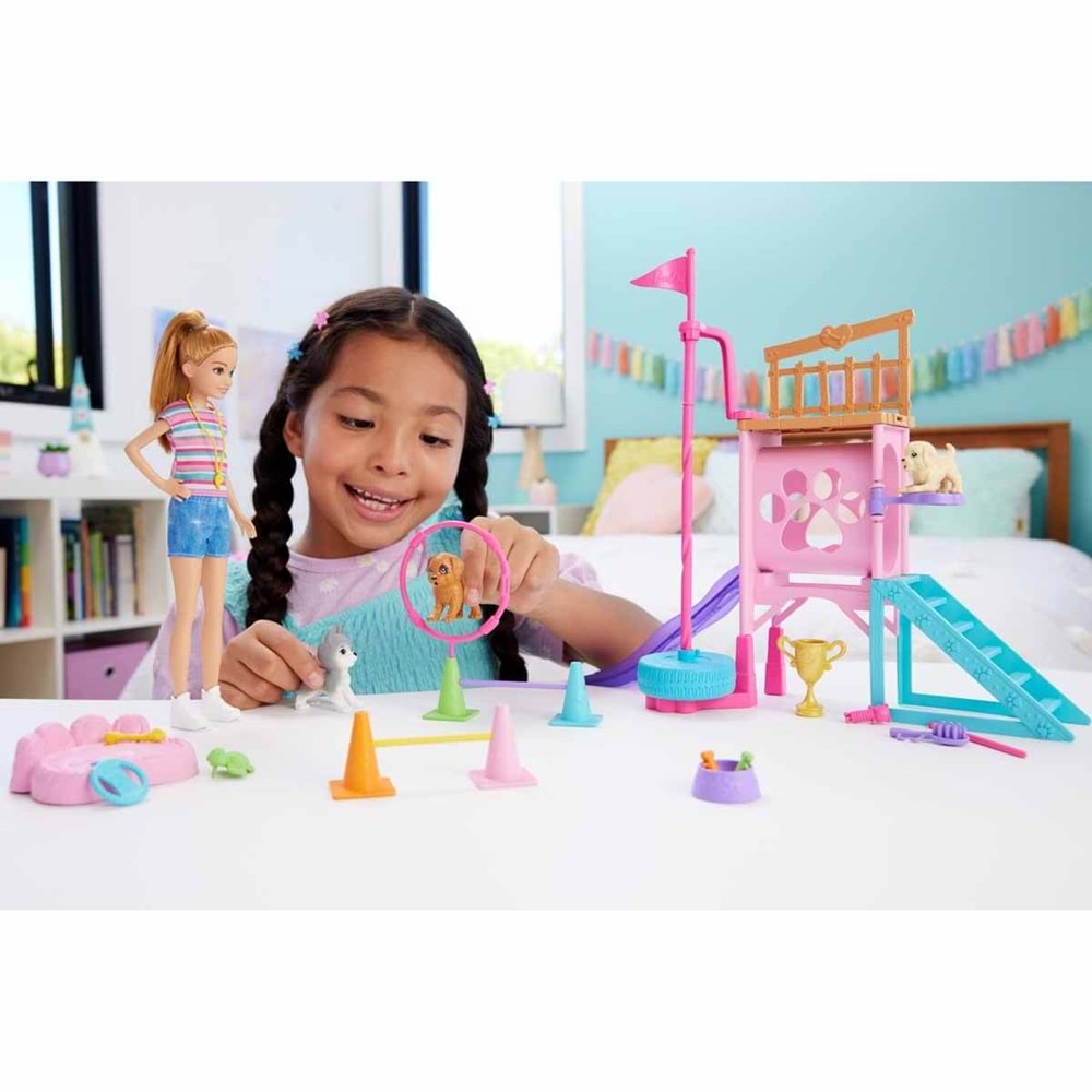 Barbie® & Stacie To The Rescue Barbie Stacie'nin Köpekçik Oyun Parkı HRM10