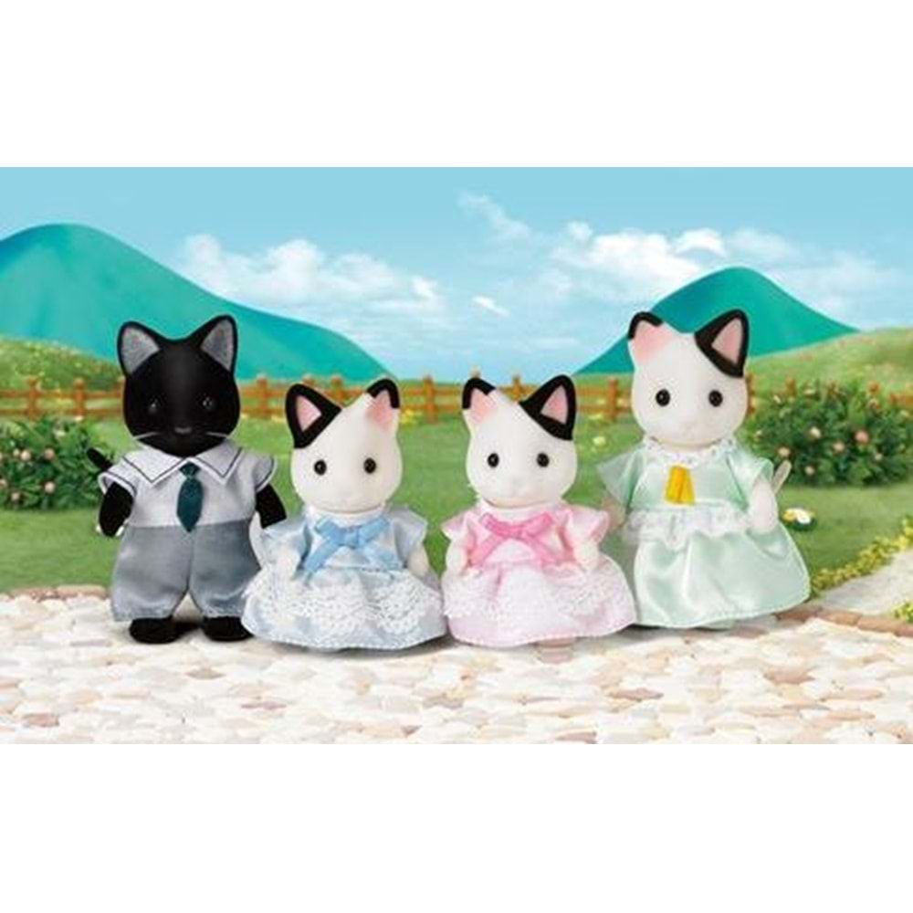 Sylvanian Families Tuxedo Cat Family ESF5181