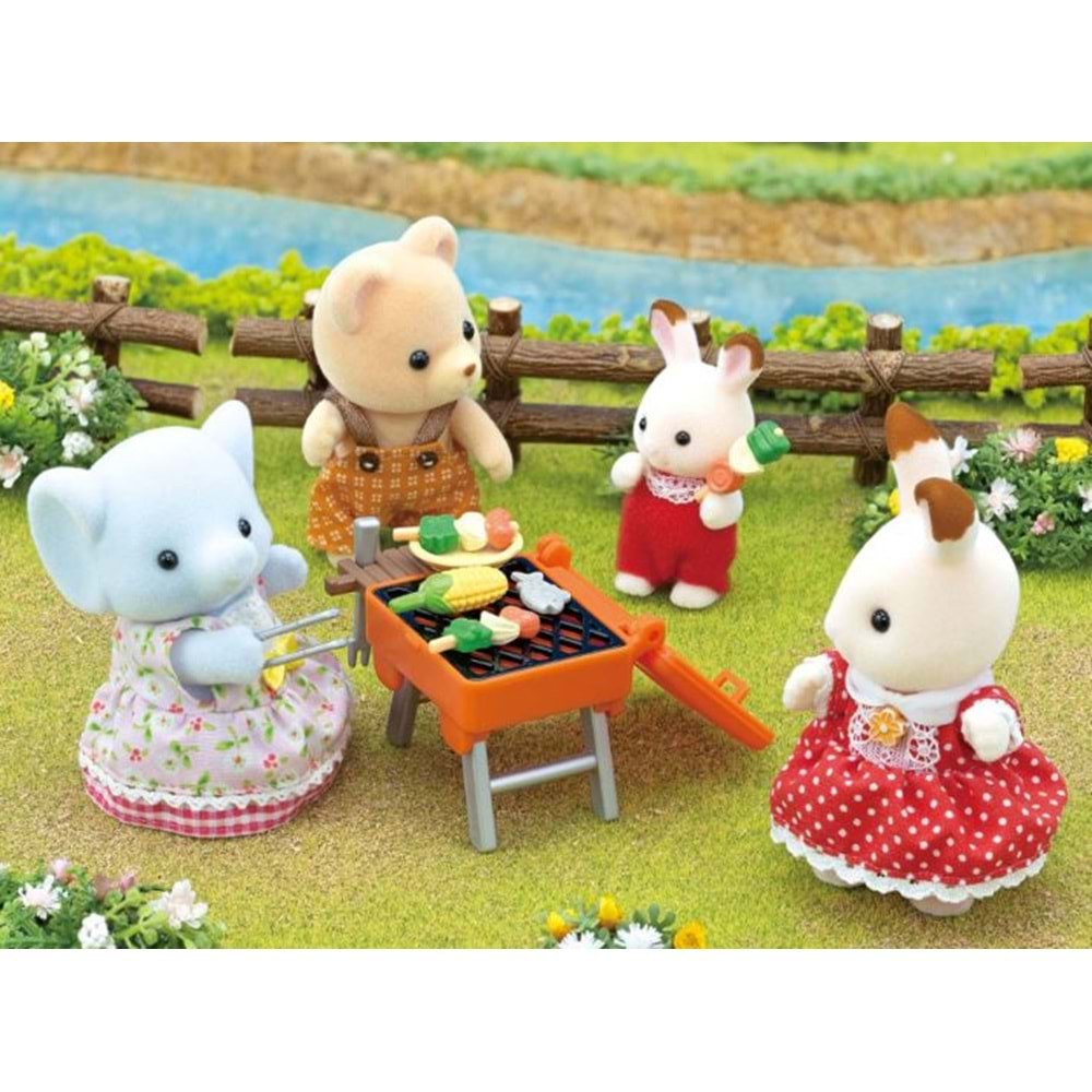 Sylvanian Families Barbekü Piknik Fil Kız ESF5640