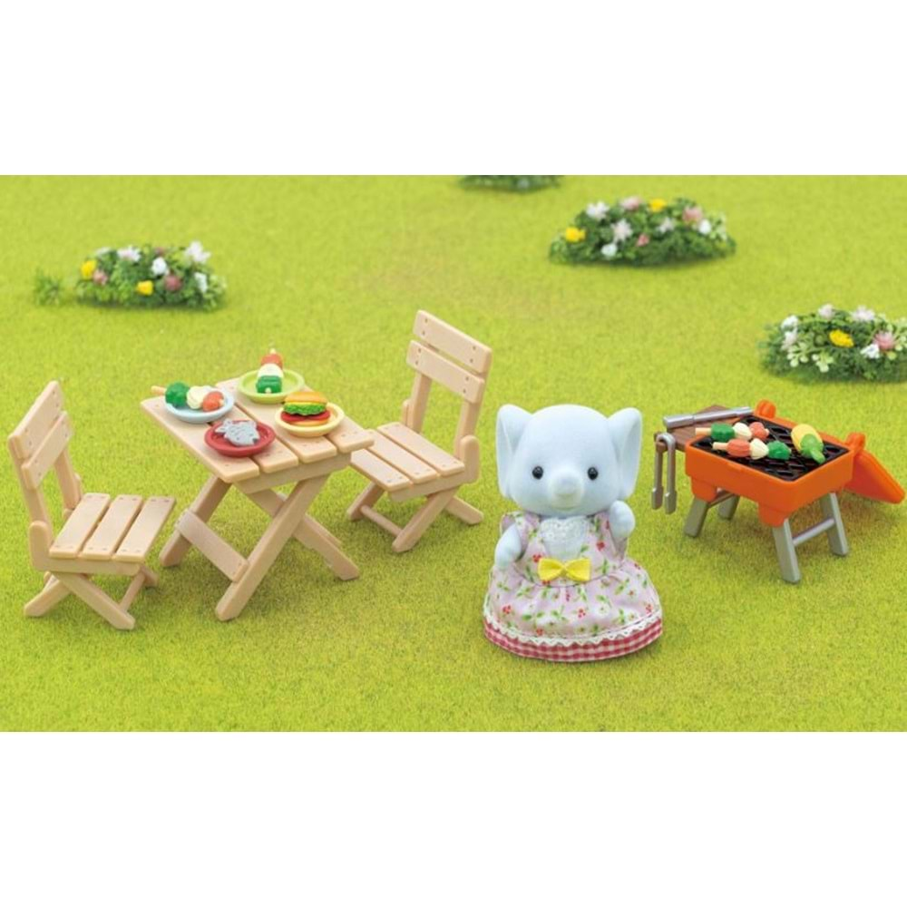 Sylvanian Families Barbekü Piknik Fil Kız ESF5640