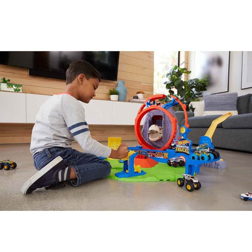 Hot Wheels Monster Trucks Volkanik Alanda Macera Oyun Seti GYL14