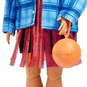 Barbie Extra - Ekose Ceketli Bebek HDJ46