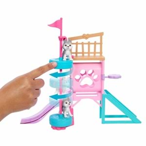 Barbie® & Stacie To The Rescue Barbie Stacie'nin Köpekçik Oyun Parkı HRM10