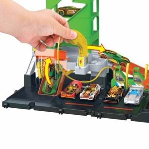 Hot Wheels® Elektrikli Araç Şarj İstasyonu Oyun Seti HTN79