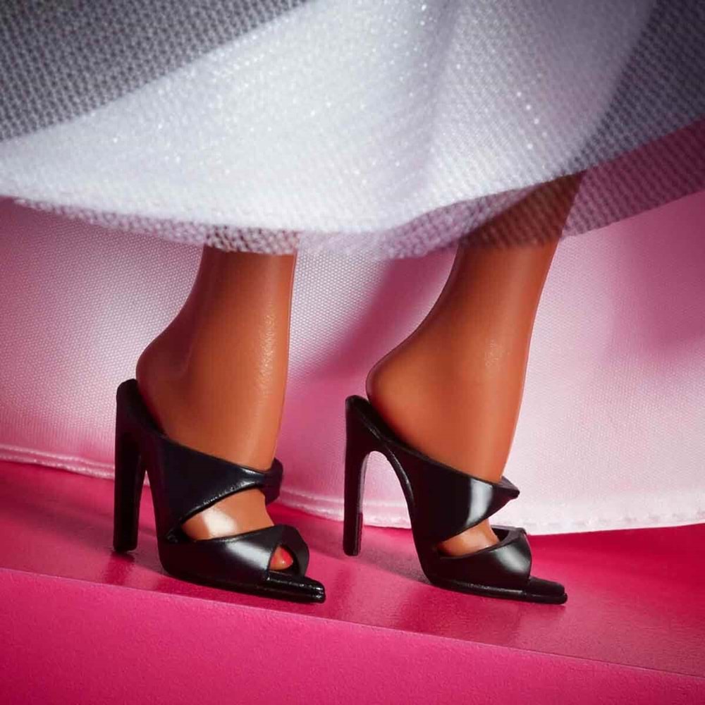 Barbie 65. Yıl Mavi Safir Yıldönümü Bebeği HRM59