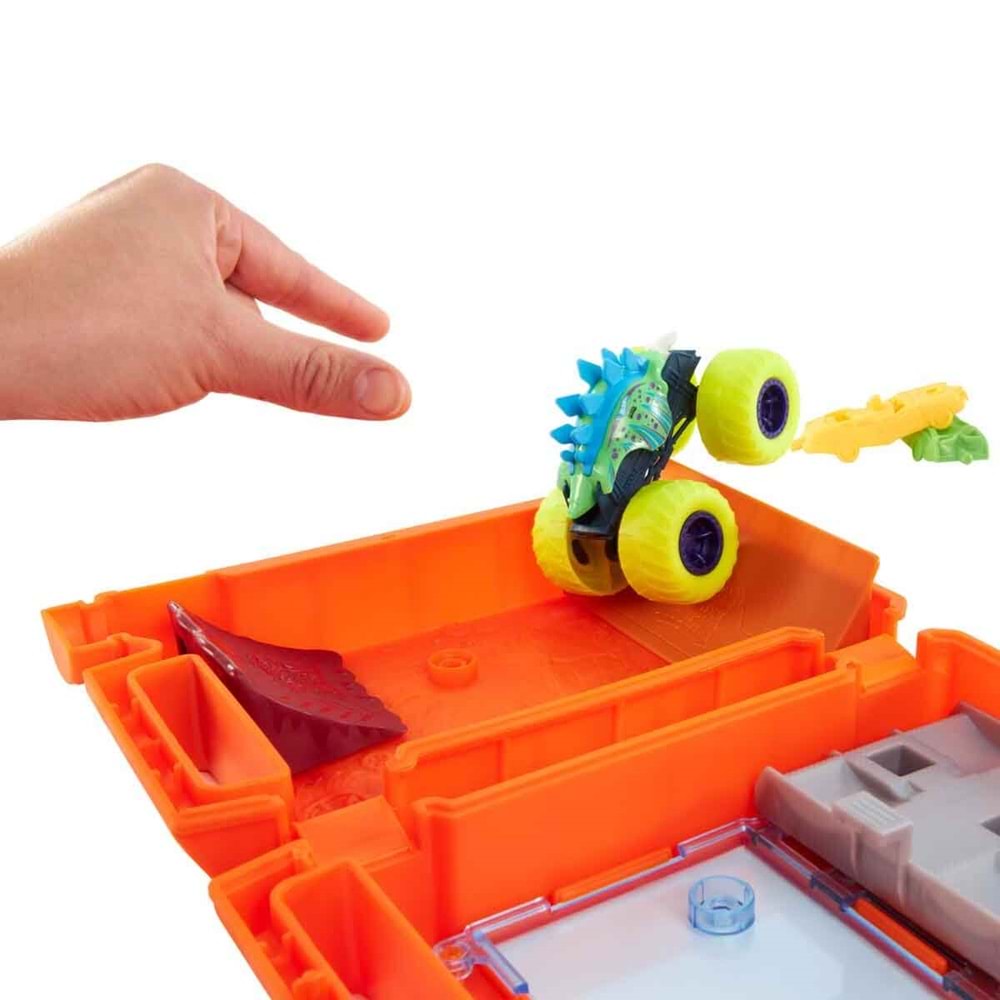 Hot Wheels® Monster Trucks Taşınabilir Oyun Seti HXT04